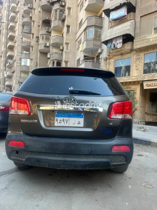 كيا سورينتو 2010 أبيض مستعملة للبيع - 1