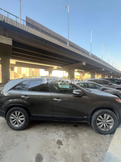 كيا سورينتو 2010 أبيض مستعملة للبيع - 4