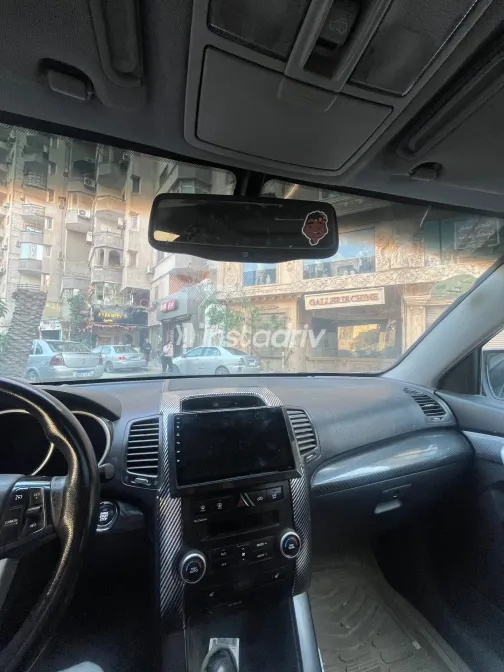 كيا سورينتو 2010 أبيض مستعملة للبيع - 5