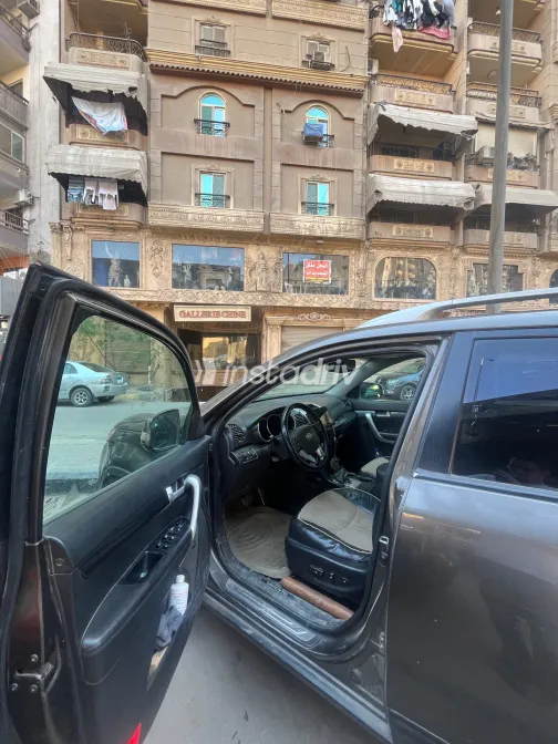 كيا سورينتو 2010 أبيض مستعملة للبيع - 6