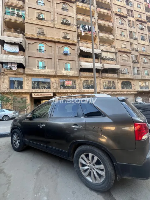 كيا سورينتو 2010 أبيض مستعملة للبيع - 7