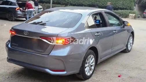 تويوتا كورولا 2022 أبيض مستعملة للبيع - 5