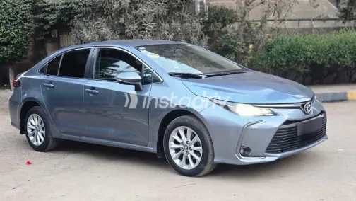 تويوتا كورولا 2022 أبيض مستعملة للبيع - 6