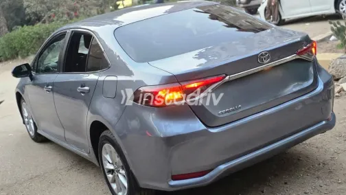 تويوتا كورولا 2022 أبيض مستعملة للبيع - 7