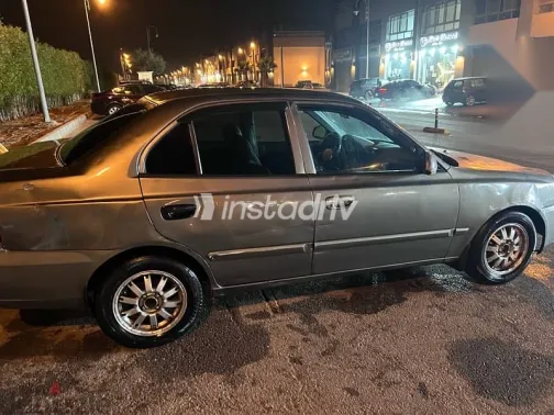 هيونداي فيرنا 2014 فضي مستعملة للبيع - 3