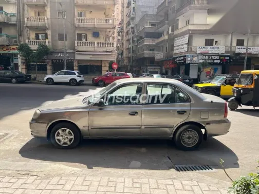 هيونداي فيرنا 2007 رمادي مستعملة للبيع - 1