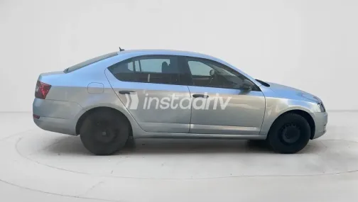 Skoda Octavia 2016 White Used for Sale - 7