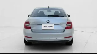 سكودا اوكتافيا 2016 أبيض مستعملة للبيع