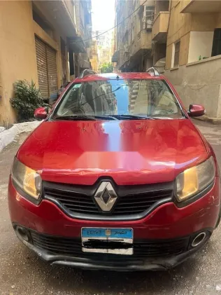 رينو سانديرو 2015 أحمر مستعملة للبيع