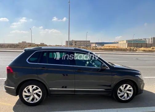 فولكس فاغن تيجون 2021 أبيض مستعملة للبيع - 1