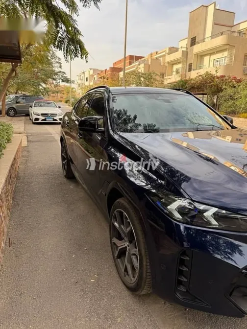 بي ام دبليو X6 2025 أزرق غامق مستعملة للبيع - 2