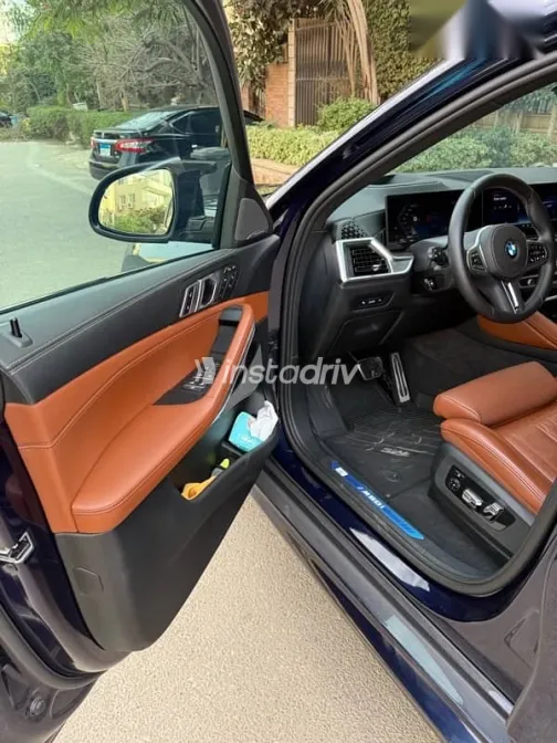 بي ام دبليو X6 2025 أزرق غامق مستعملة للبيع - 9