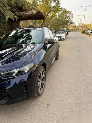 بي ام دبليو X6 2025 أزرق غامق مستعملة للبيع