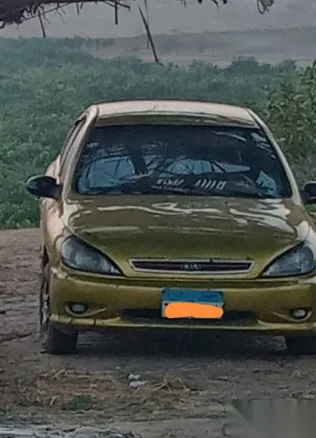 كيا ريو 2001 ذهبي مستعملة للبيع