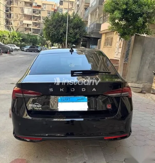 سكودا اوكتافيا 2025 أسود مستعملة للبيع - 5