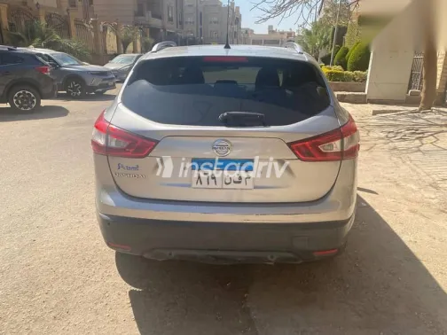 نيسان قشقاي 2017 فضي مستعملة للبيع - 2