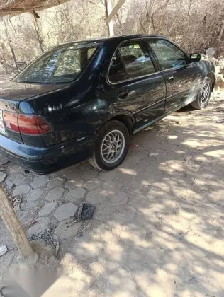 نيسان صنى 1998 أخضر مستعملة للبيع