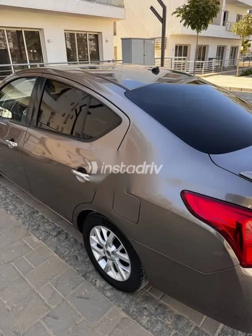 نيسان صنى 2022 أبيض مستعملة للبيع - 2