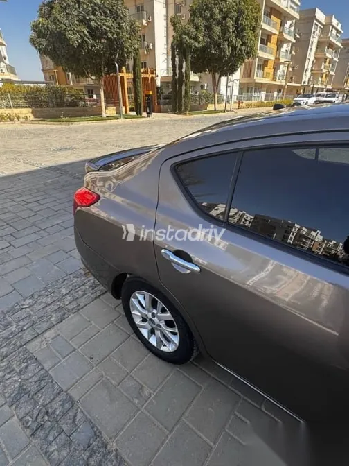 نيسان صنى 2022 أبيض مستعملة للبيع - 4