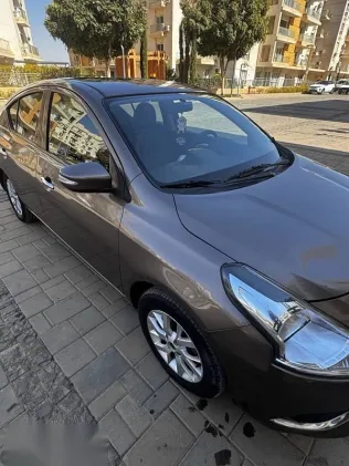 نيسان صنى 2022 أبيض مستعملة للبيع