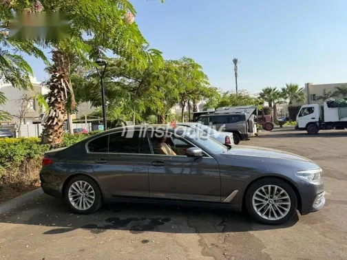 بي ام دبليو 520 2019 رمادي مستعملة للبيع - 3