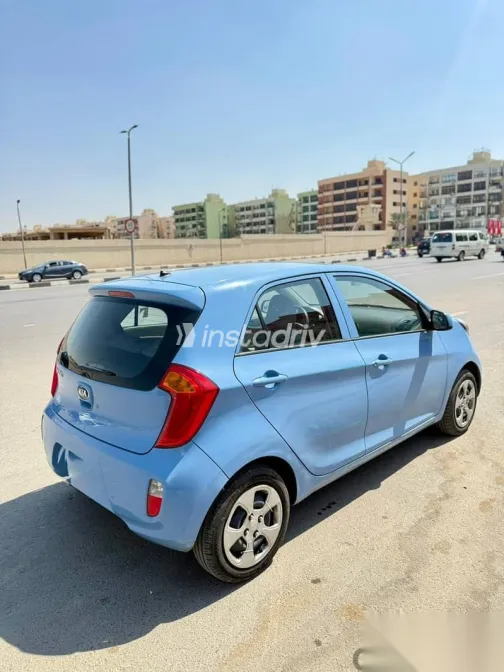 كيا بيكانتو 2015 أزرق غامق مستعملة للبيع - 4