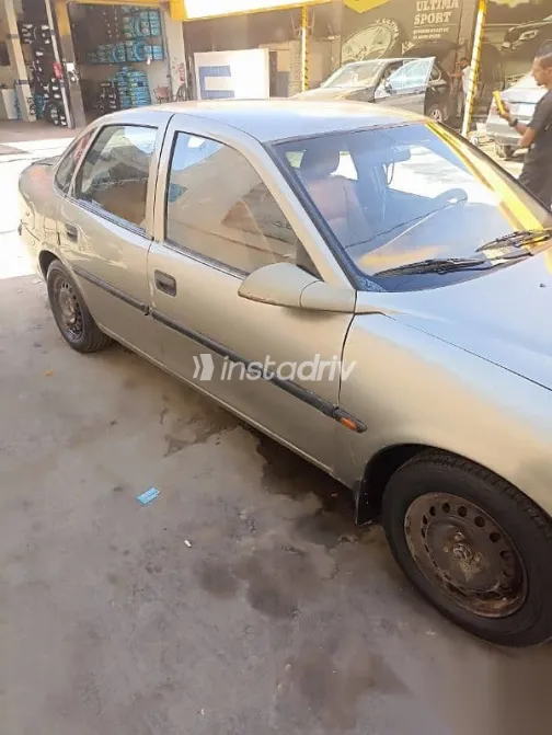 اوبل فيكترا 1997 ذهبي مستعملة للبيع - 3