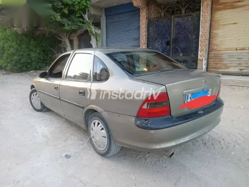 اوبل فيكترا 1997 ذهبي مستعملة للبيع - 6