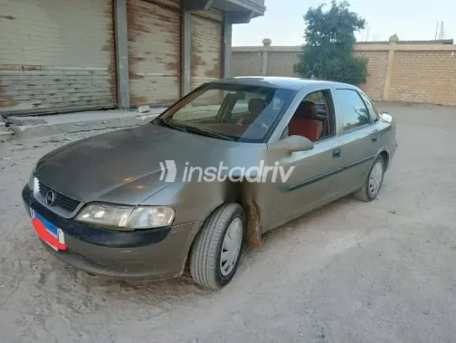 اوبل فيكترا 1997 ذهبي مستعملة للبيع - 8