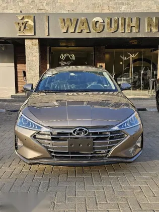 هيونداي إلنترا 2026 رمادي جديدة للبيع