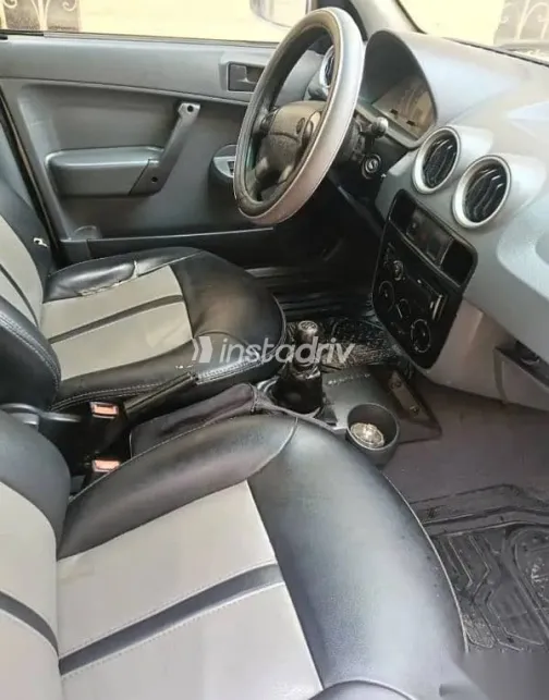 فولكس فاغن بوينتر 2006 فضي مستعملة للبيع - 2