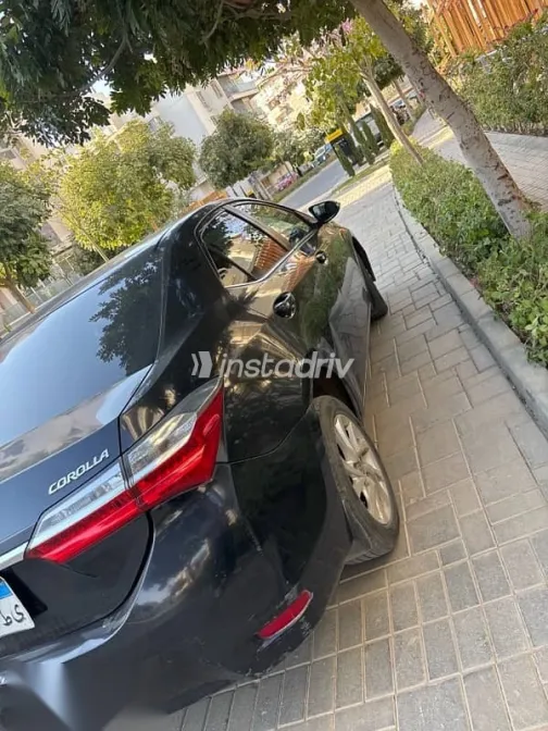 تويوتا كورولا 2018 أسود مستعملة للبيع - 4