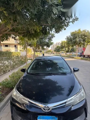 تويوتا كورولا 2018 أسود مستعملة للبيع