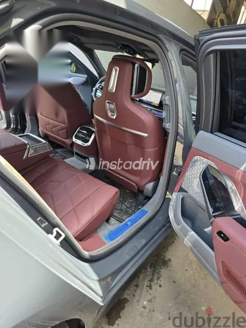 بي ام دبليو اى 7 2024 رمادي مستعملة للبيع - 3