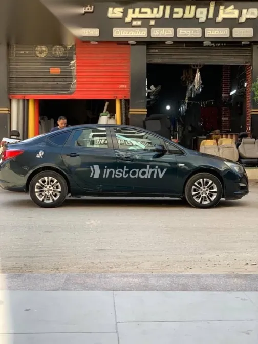 اوبل أسترا 2016 أبيض مستعملة للبيع - 1