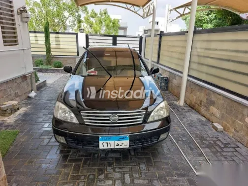 نيسان صنى 2012 أسود مستعملة للبيع - 1