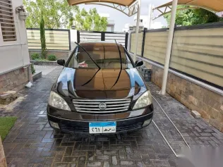 نيسان صنى 2012 أسود مستعملة للبيع