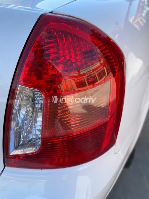 هيونداي اكسنت 2011 أبيض مستعملة للبيع - 2