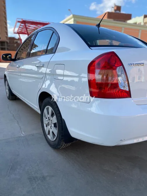 هيونداي اكسنت 2011 أبيض مستعملة للبيع - 4