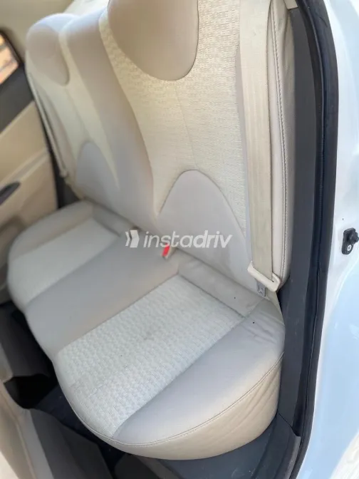 هيونداي اكسنت 2011 أبيض مستعملة للبيع - 9