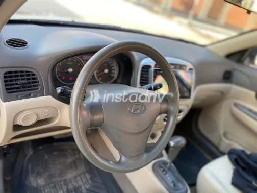 هيونداي اكسنت 2011 أبيض مستعملة للبيع - 10