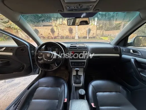 سكودا اوكتافيا 2011 أزرق غامق مستعملة للبيع - 2