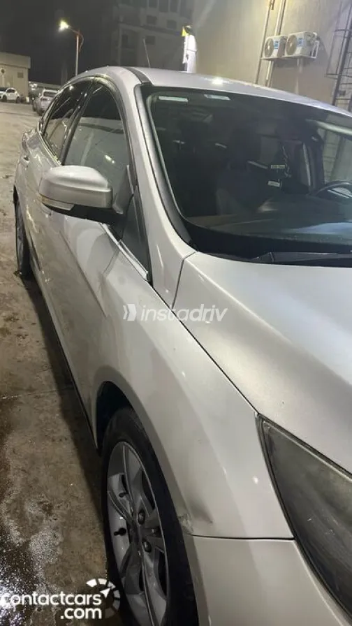 Ford Focus 2017 White Used for Sale - 5