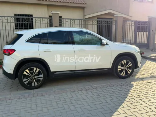 مرسيدس GLA 200 2022 أبيض مستعملة للبيع - 4