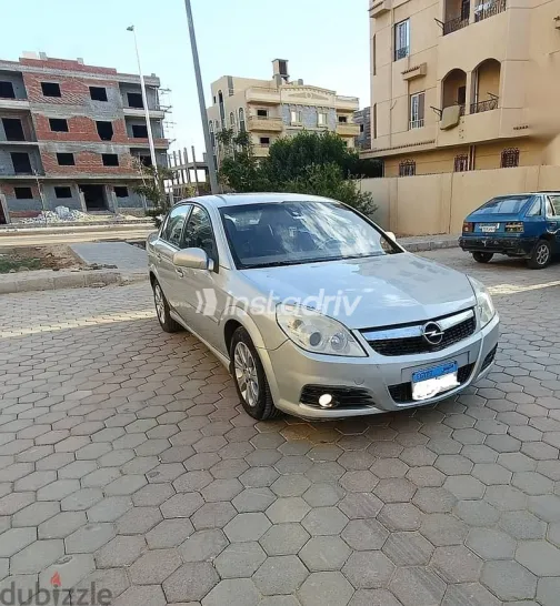 Opel Vectra 2008 Gold Used for Sale - 1