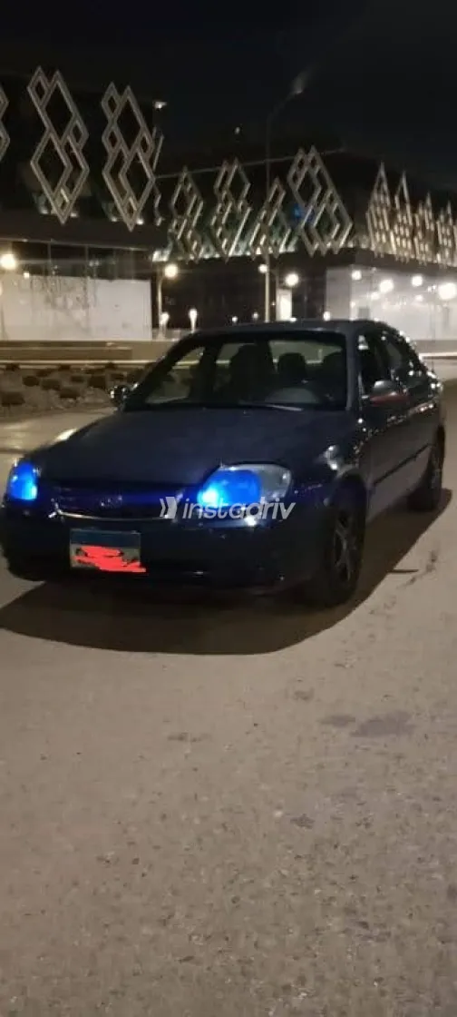 هيونداي فيرنا 2011 أزرق غامق مستعملة للبيع - 1