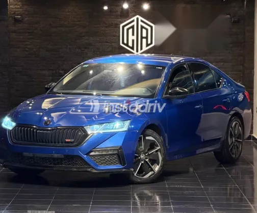 سكودا اوكتافيا 2022 أزرق غامق مستعملة للبيع - 1