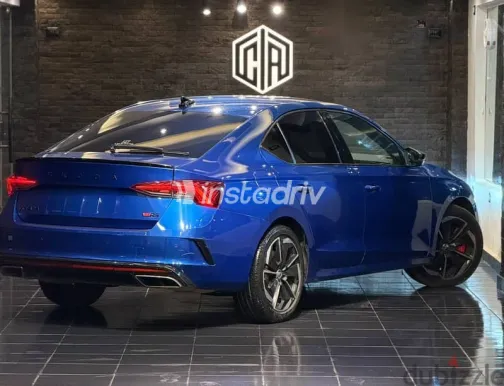 سكودا اوكتافيا 2022 أزرق غامق مستعملة للبيع - 3