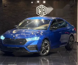 سكودا اوكتافيا 2022 أزرق غامق مستعملة للبيع