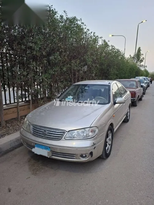 Nissan Sunny 2009 Gold Used for Sale - 1